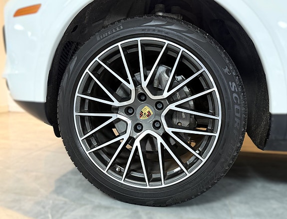 Porsche Cayenne 8 of 25