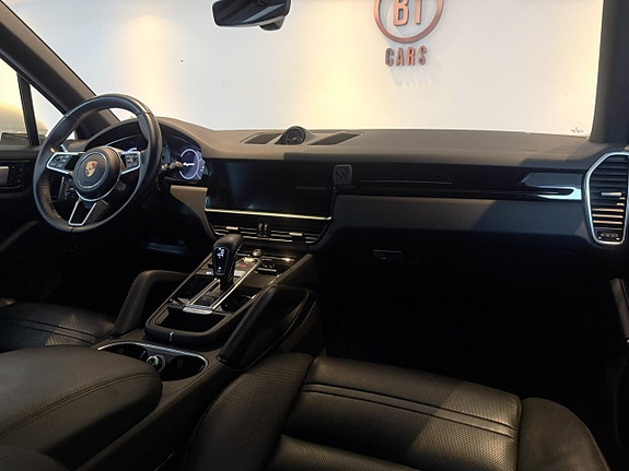 Porsche Cayenne 17 of 25