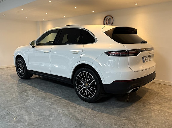 Porsche Cayenne 3 of 25