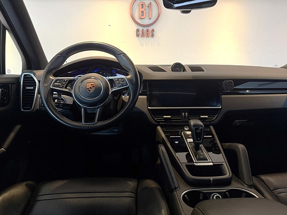 Porsche Cayenne 18 of 25
