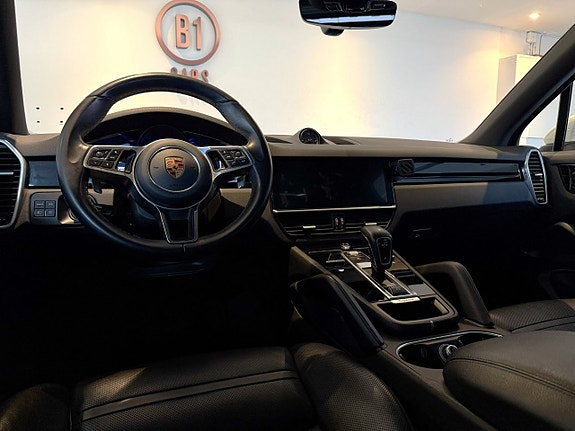 Porsche Cayenne 16 of 25
