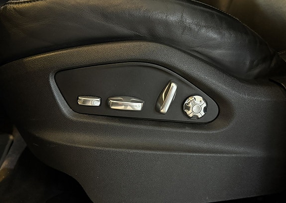 Porsche Cayenne 13 of 25