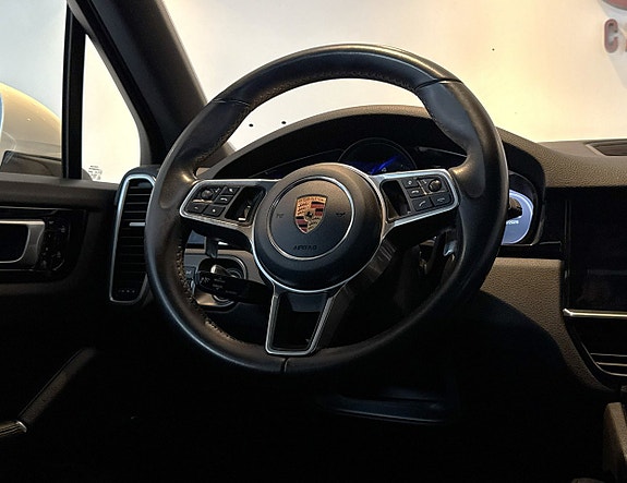 Porsche Cayenne 19 of 25