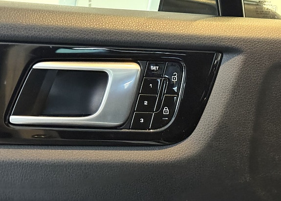 Porsche Cayenne 14 of 25