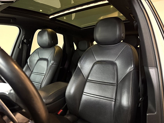 Porsche Cayenne 12 of 25