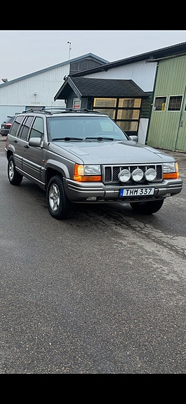 Jeep Grand Cherokee 3 of 6