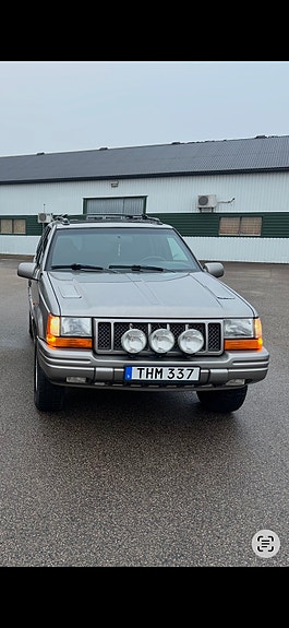 Jeep Grand Cherokee 2 of 6