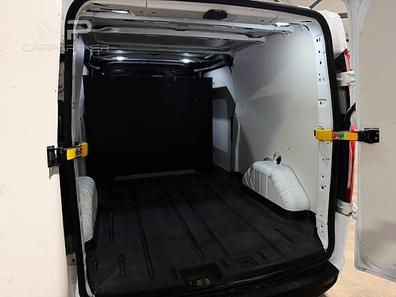 Ford Transit Custom 17 of 19