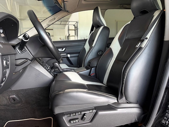 Volvo XC90 5 of 26