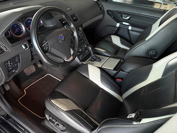 Volvo XC90 4 of 26