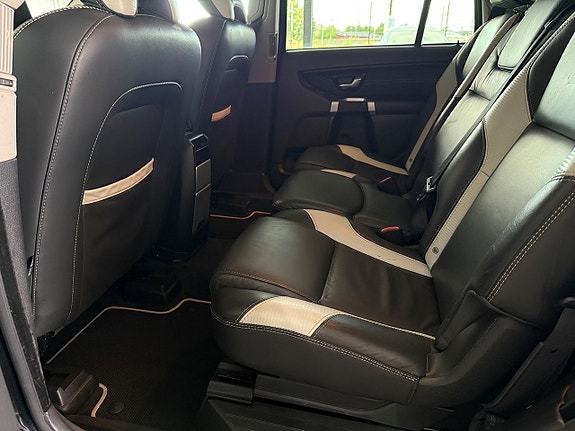 Volvo XC90 8 of 26