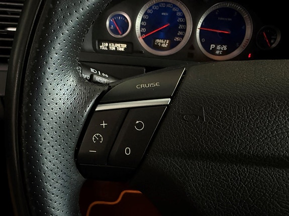 Volvo XC90 15 of 26