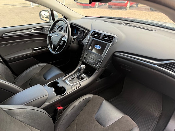 Ford Mondeo 17 of 28