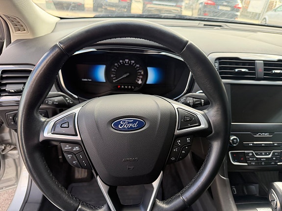 Ford Mondeo 19 of 28