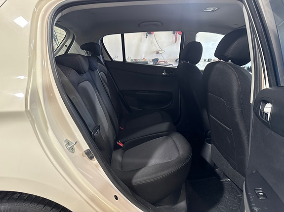 Hyundai i20 5 of 6