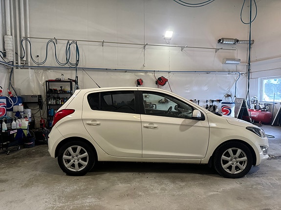 Hyundai i20 2 of 6