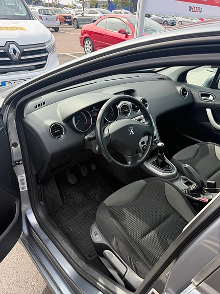 Peugeot 308 4 of 5