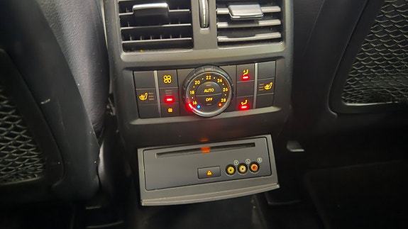 Mercedes-Benz GL350 25 of 30
