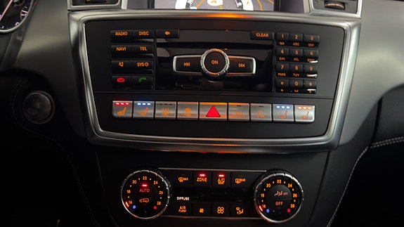 Mercedes-Benz GL350 27 of 30
