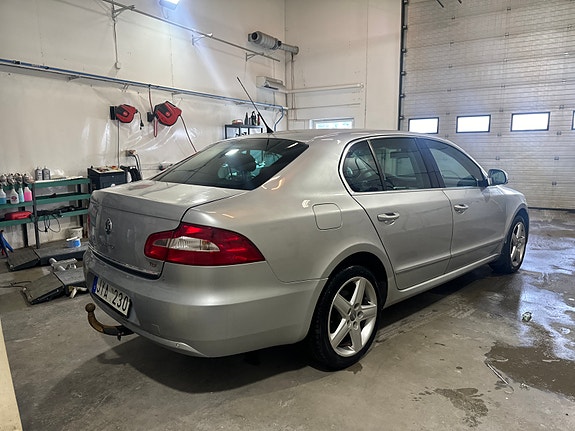 Skoda Superb 2 of 7