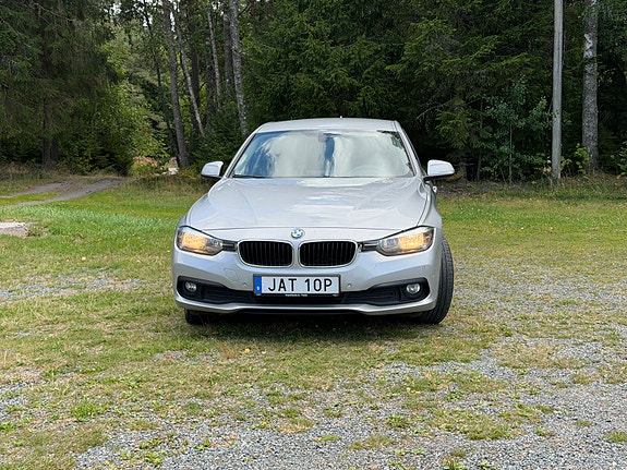 BMW 318d 6 of 12