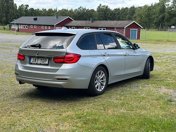 BMW 318d 3 of 12