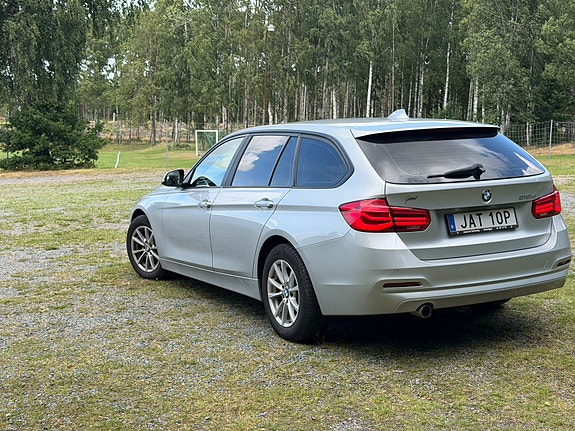 BMW 318d 4 of 12