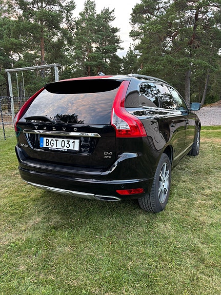 Volvo XC60 2 of 8