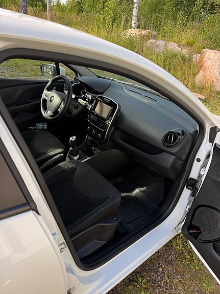 Renault Clio 2 of 5