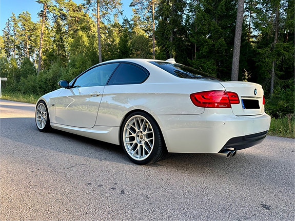 BMW 330d 3 of 10