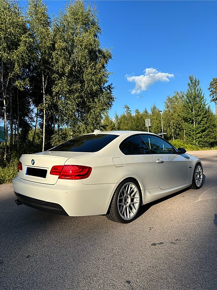 BMW 330d 4 of 10