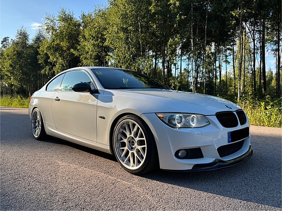 BMW 330d 2 of 10