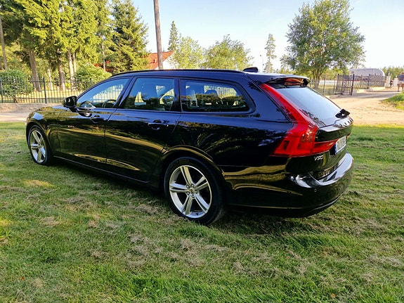 Volvo V90 2 of 10