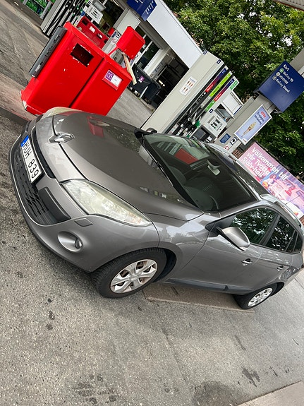 Renault Megane III 4 of 5