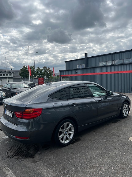 BMW 318d 2 of 8