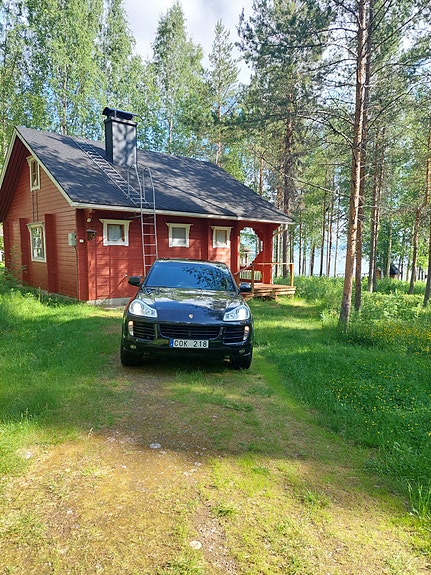 Porsche Cayenne 2 of 5