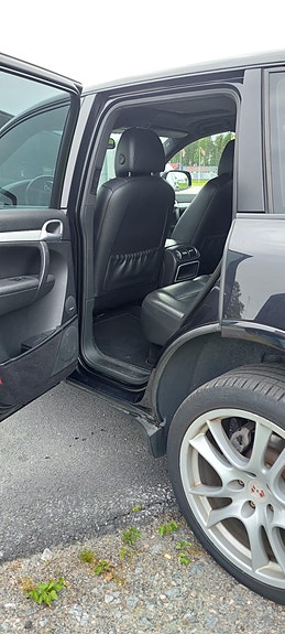 Porsche Cayenne 5 of 5