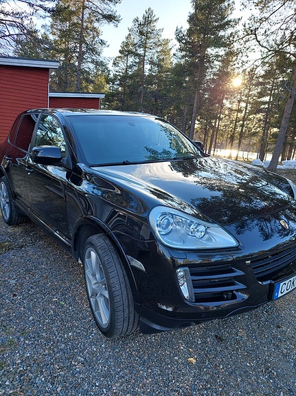 Porsche Cayenne 3 of 5