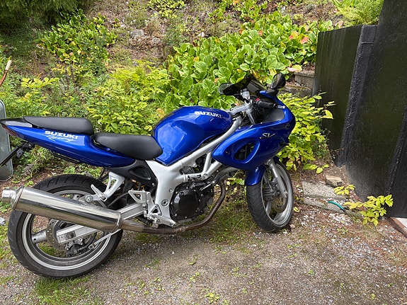 Suzuki SV650 3 of 4