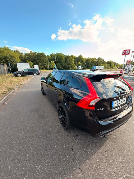 Volvo V60 3 of 9
