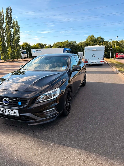 Volvo V60 2 of 9