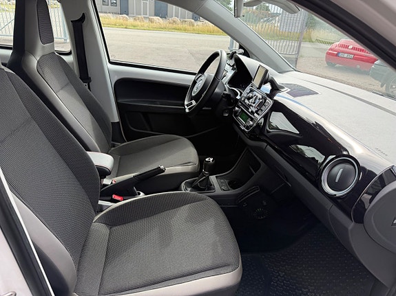 Volkswagen UP! 13 of 22