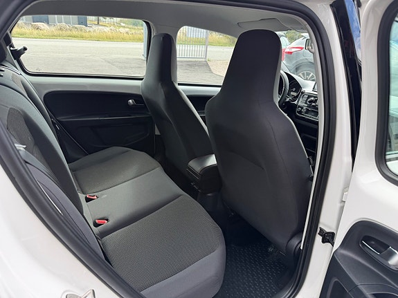 Volkswagen UP! 17 of 22