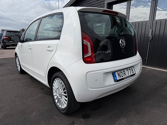 Volkswagen UP! 5 of 22