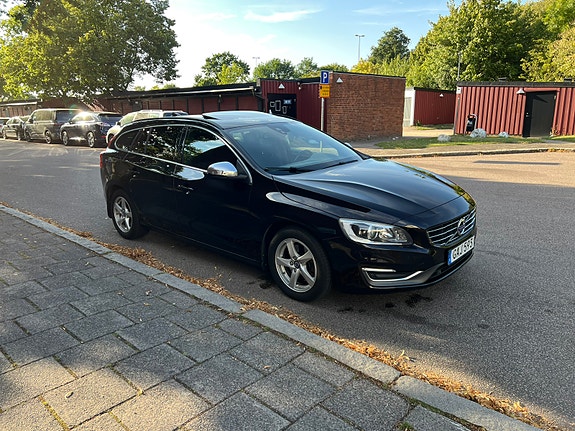 Volvo V60 2 of 12
