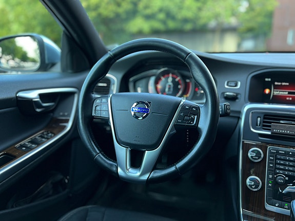 Volvo V60 8 of 12