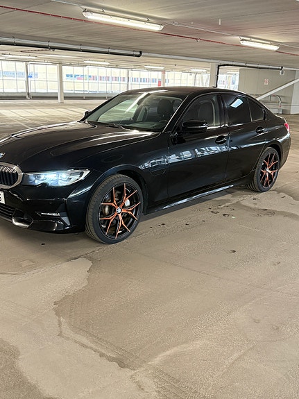 BMW 330e 2 of 9