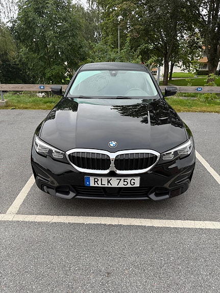 BMW 330e 9 of 9