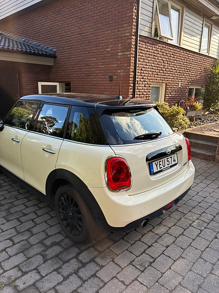 MINI Cooper 2 of 9