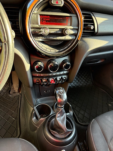 MINI Cooper 8 of 9